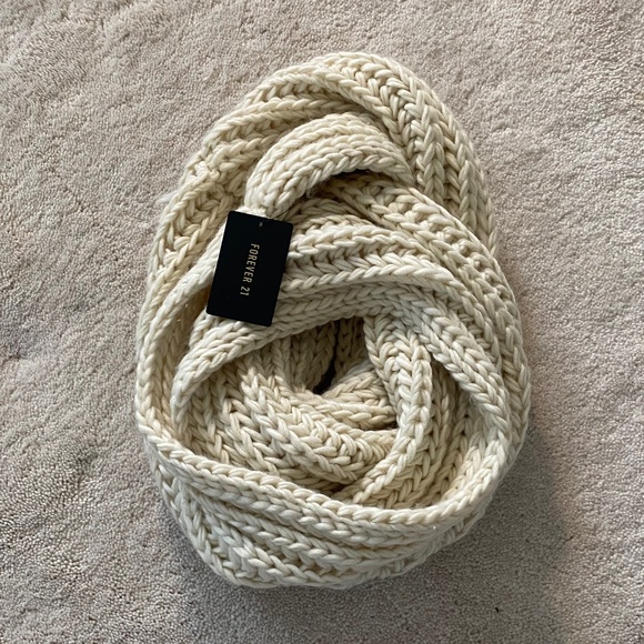 Forever 21 Accessories - Forever 21 Knit Infinity Scarf